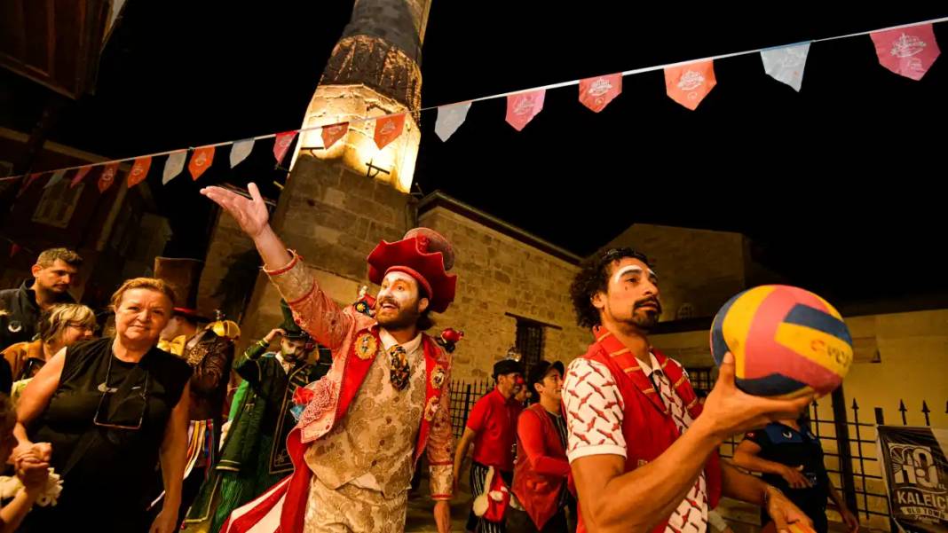 Antalya’da Tarihi Sokaklarda Masalsı Gece 7